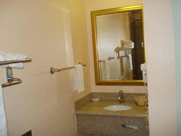 Corcoran Country Inn Esterno foto
